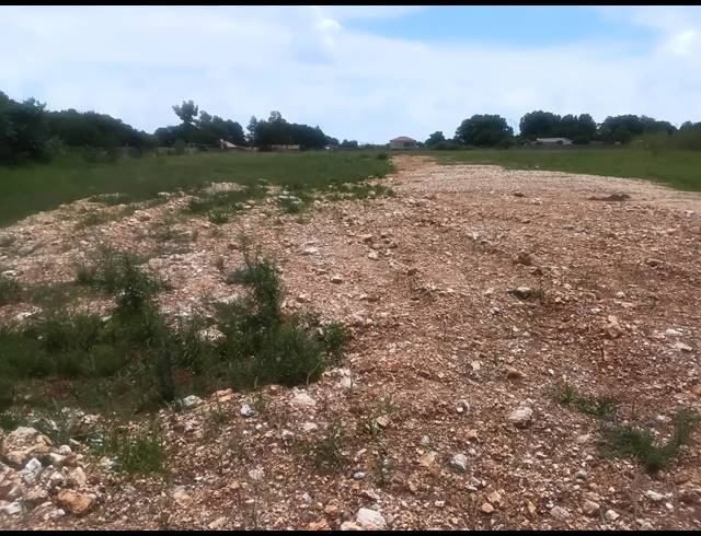 1,000M² VACANT LAND FOR SALE IN KOOKRUS